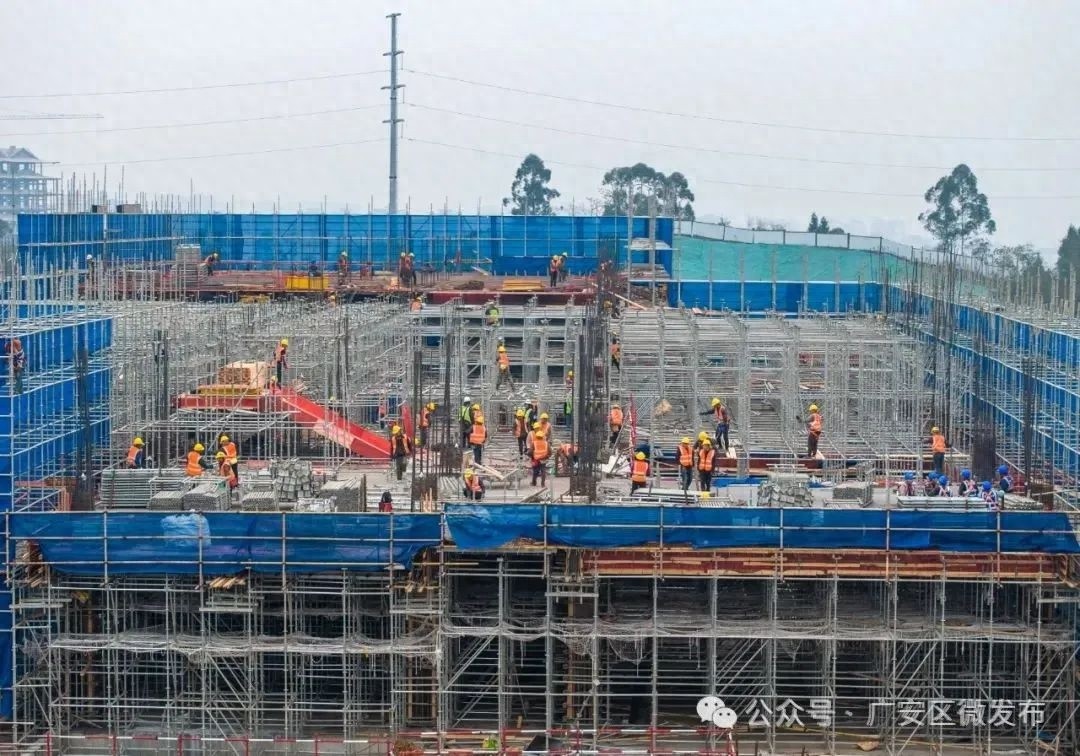 广安理工学院19号楼主体封顶，2.3亿元产值背后有何秘密？