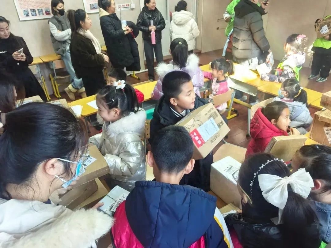 30名少年变身小小快递员，2025年葫芦岛市青少年宫上演精彩职业体验