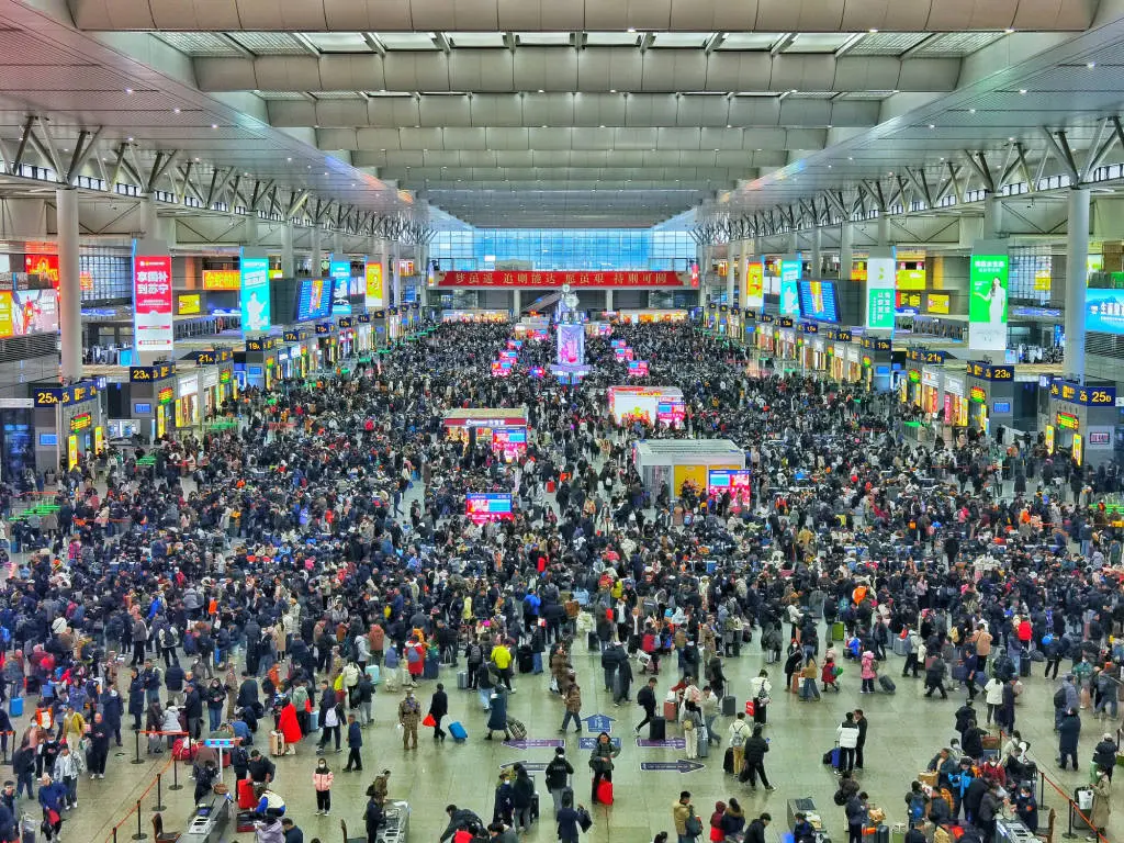 2025春运第十天，上海到发旅客1216.5万人次！你准备好迎接节前高峰了吗？  第1张