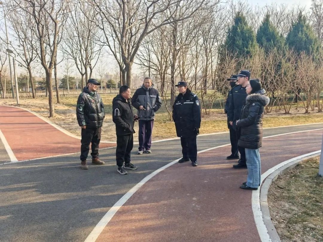 公园不文明行为频发，联合执法能否还市民一片净土？
