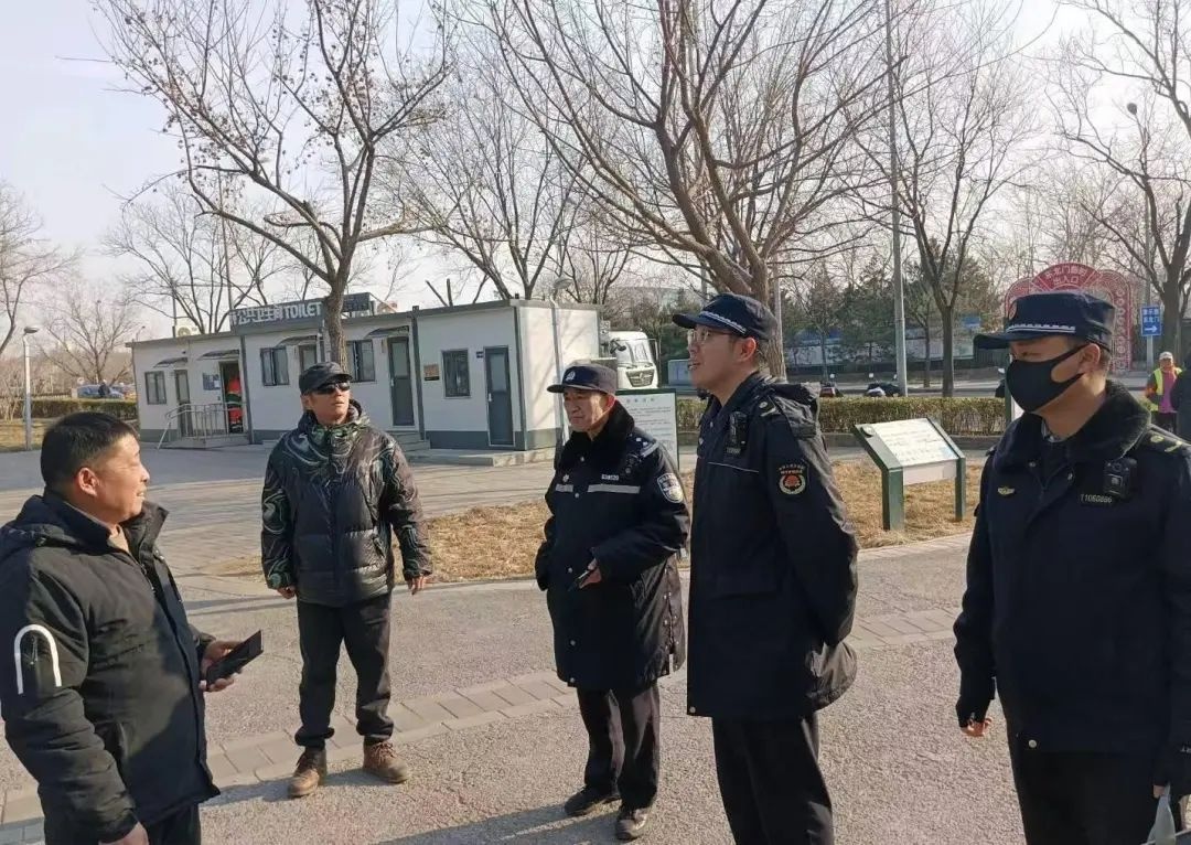 公园不文明行为频发，联合执法能否还市民一片净土？  第2张