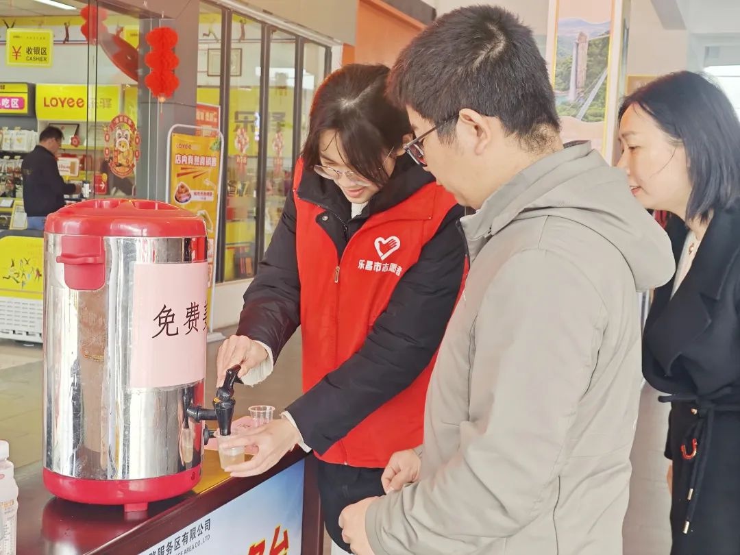 春运路上也能看大戏？梅花北服务区变身文化大舞台，旅客直呼惊喜  第4张