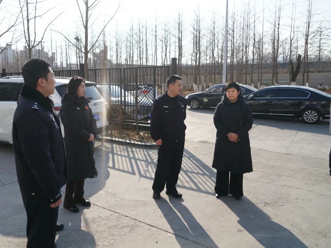 区委书记左忠鹏春节慰问一线职工，他们的坚守背后隐藏着什么感人故事？  第3张