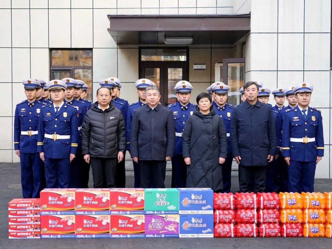 区委书记左忠鹏春节慰问一线职工，他们的坚守背后隐藏着什么感人故事？  第4张