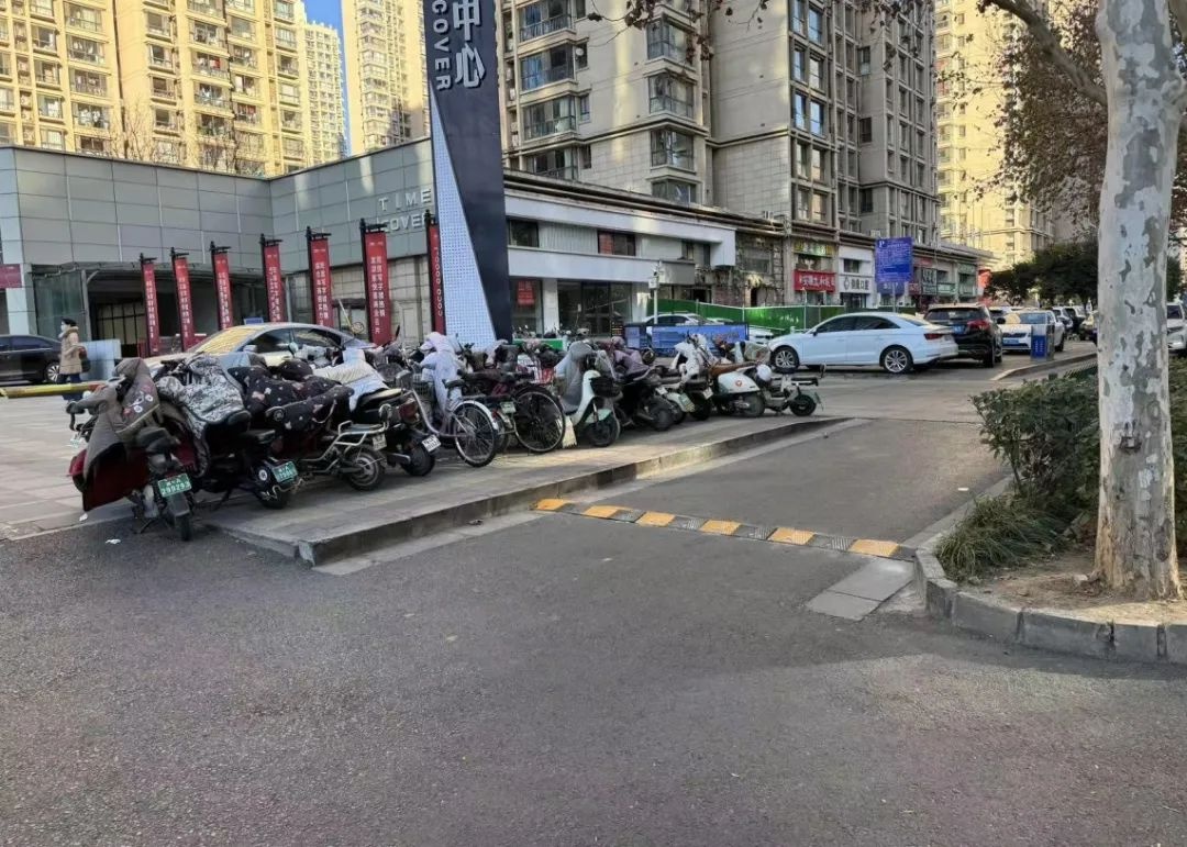 停车乱象频发！交管部门重拳出击，这些停车场整改后你还敢停吗？  第3张