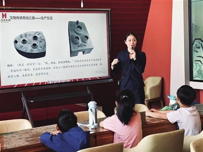 你知道太原博物馆的抟土成金展为何能吸引无数青少年？揭秘明清瓷器的艺术魅力