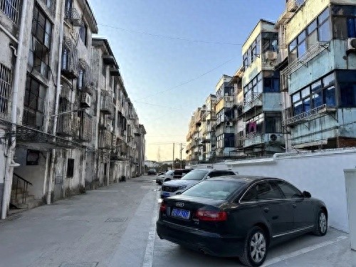 泽园小区小菜园爆改停车场，环境美了停车更方便！你羡慕了吗？