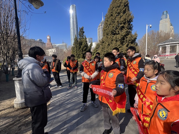 文明旅游志愿者齐聚和平公园，他们为何如此热情洋溢？  第4张