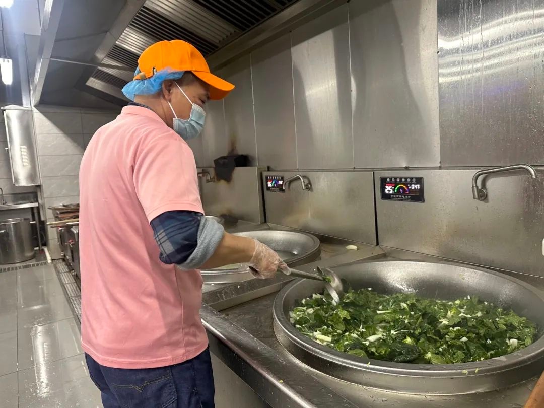 开平市校园餐安全大检查：每天8000份午餐，如何确保每一口都安全？  第5张