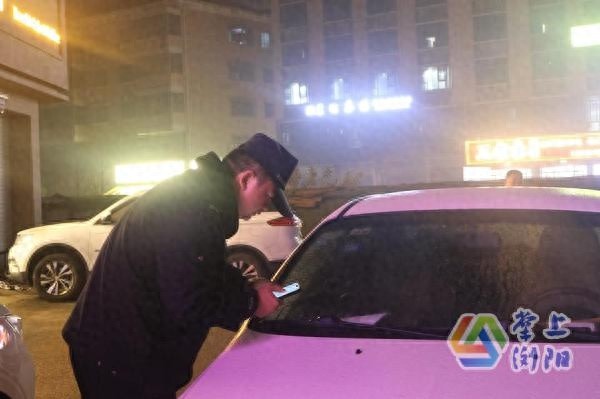 你还在为车门未锁而担忧吗？雷锋义警队夜巡守护你的财产安全  第1张