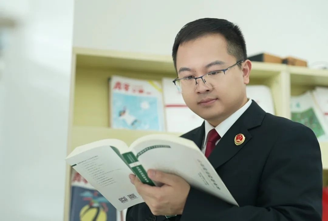 他们是如何在2024年全市检察机关民事检察业务竞赛中脱颖而出的？揭秘章瑜、何文斌的成功之路  第5张