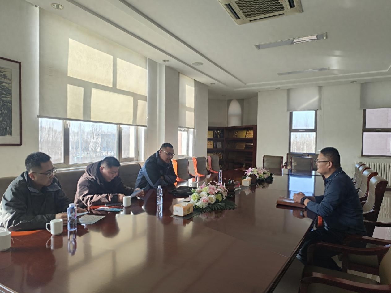 额济纳旗水利系统如何确保30家企业水资源和节约用水管理？