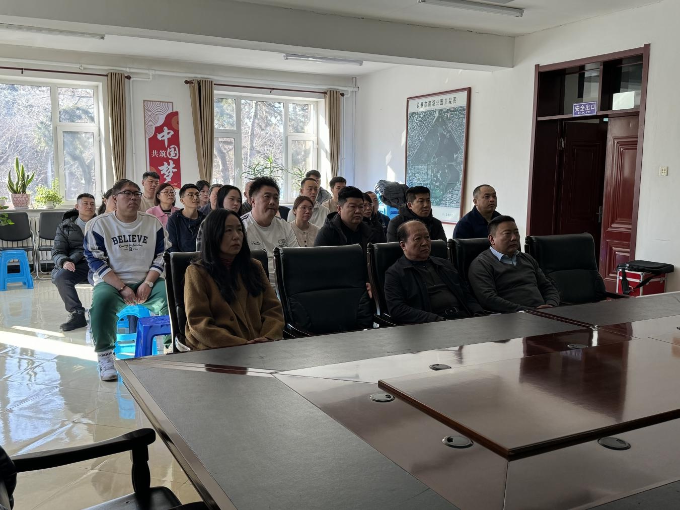 长春南湖公园全员观看公园城市纪录片，探索城市发展新理念  第2张
