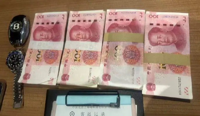 四万元现金、劳力士手表、宾利车钥匙全丢了！高铁上究竟发生了什么？  第2张