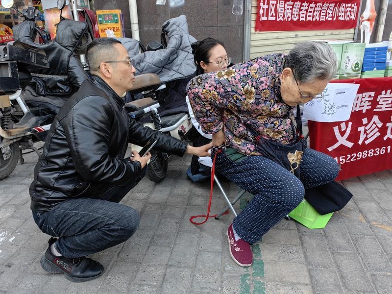 养老集市开市啦！义诊、义剪、磨刀全免费，你还在等什么？  第3张
