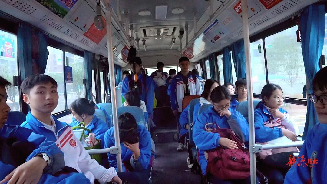 临武二中双休新政：城乡公交专线如何改变学生生活？  第2张