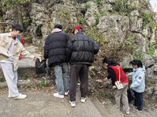 桂林志愿者大行动：40人如何为漓江洗脸，让绿水青山重现金山银山？