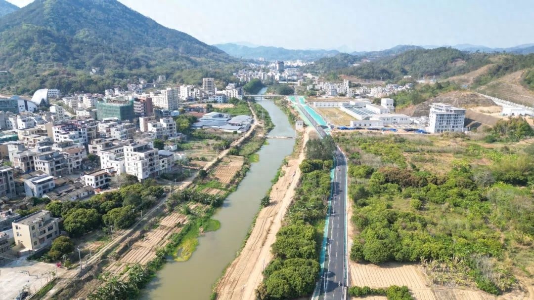 信宜市文昌桥至莲花湖段新路通车，207国道压力将如何缓解？
