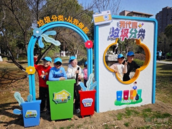 垃圾分类还能这么有趣？2025年镇江市亲子游园会揭秘环保新玩法