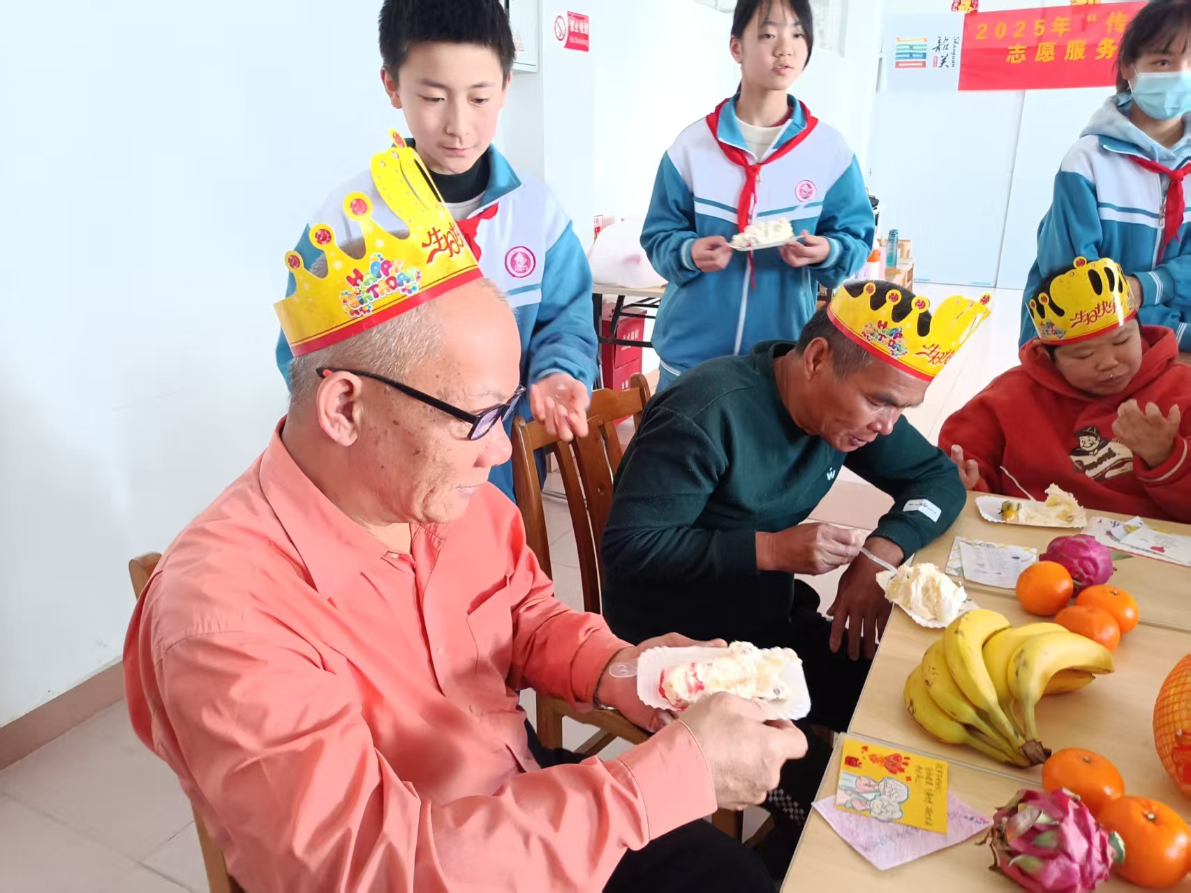 九旬老人为何眼角湿润？韶关市和平路小学师生带来春日温情盛会  第3张