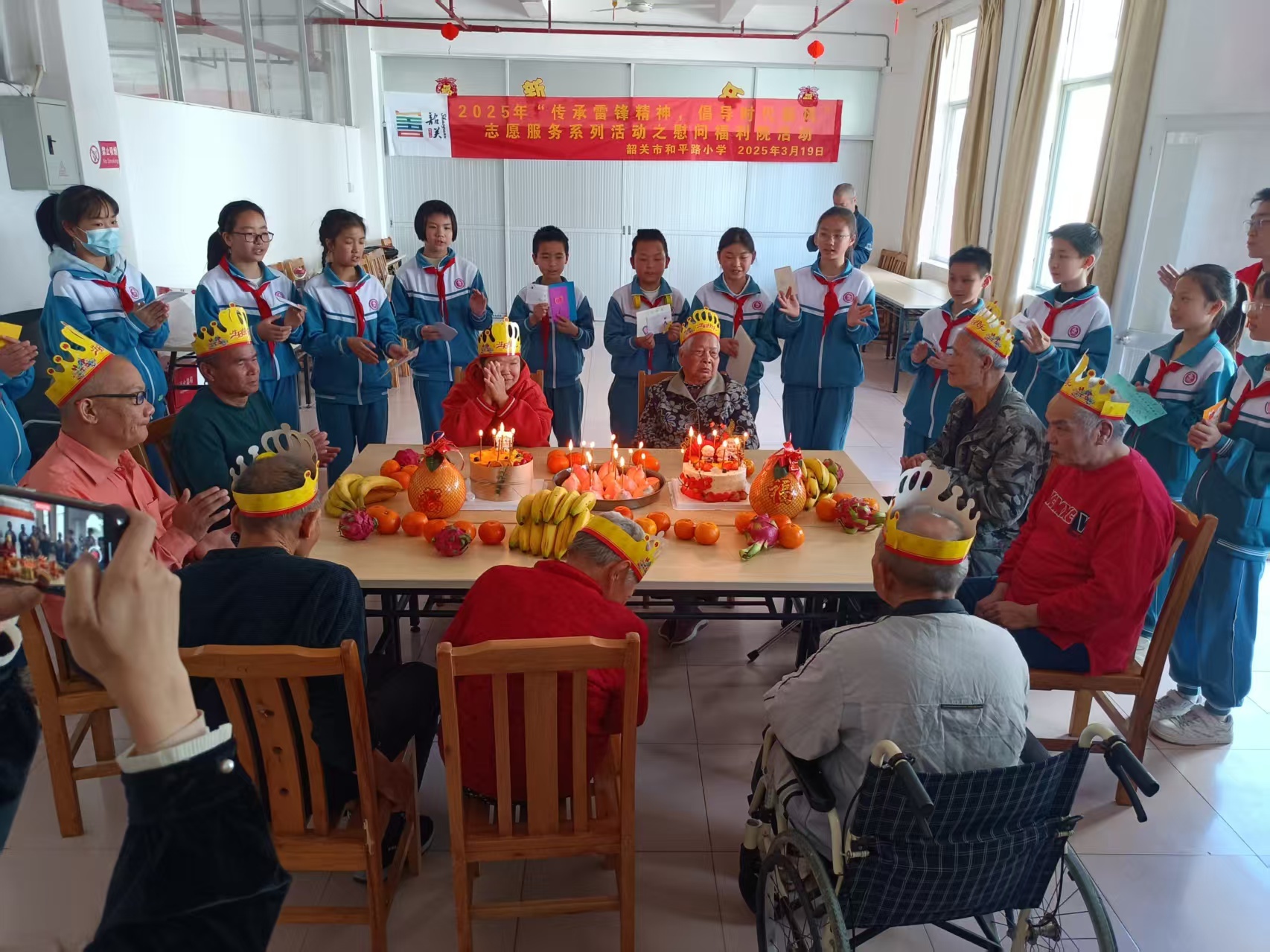 九旬老人为何眼角湿润？韶关市和平路小学师生带来春日温情盛会  第4张