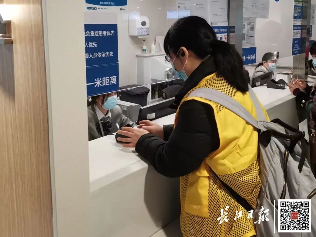 独居老人就医难？武汉汉阳区的陪诊师服务让温暖陪伴全程  第2张