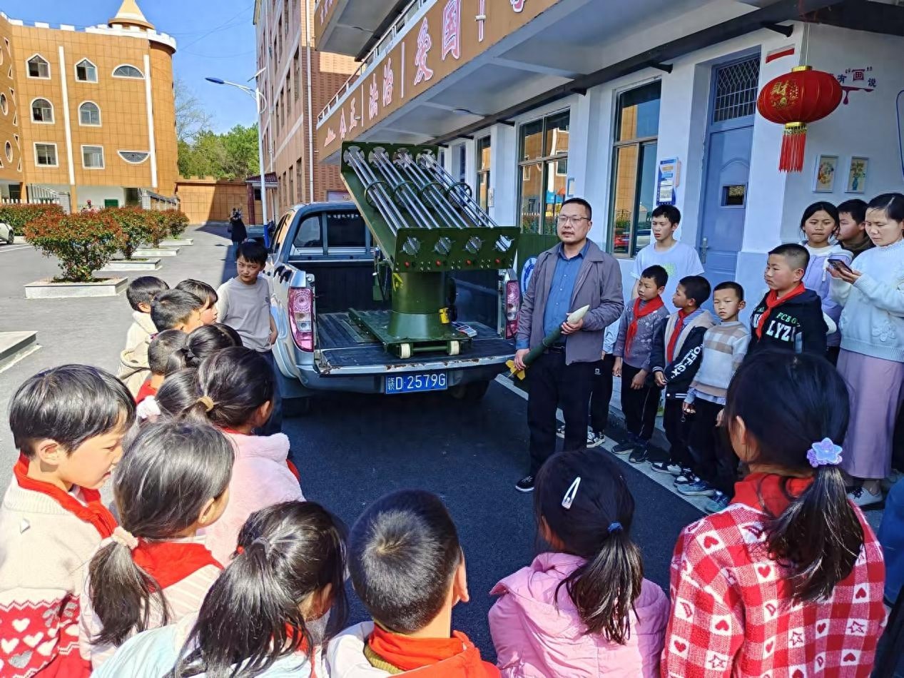 云朵里的降雨开关，你也能掌握吗？揭秘人工增雨的神奇操作