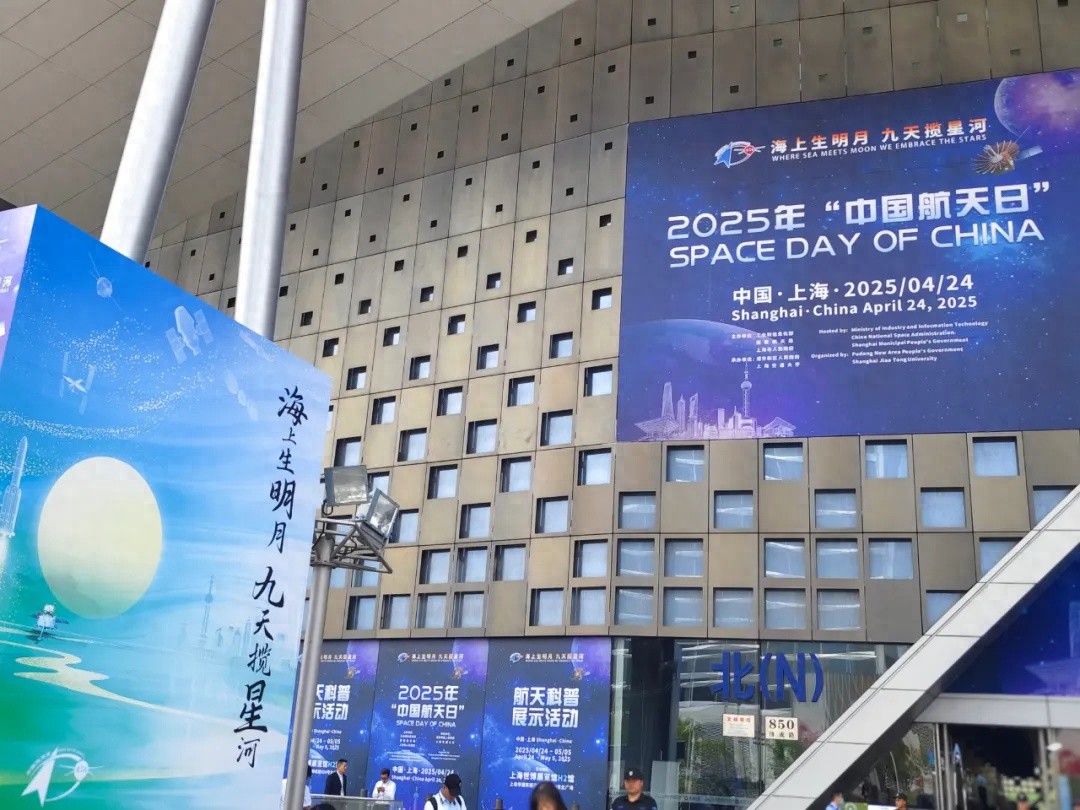 2025年中国航天日震撼来袭！嫦娥五号与六号月壤首次同框，你准备好探索月球奥秘了吗？