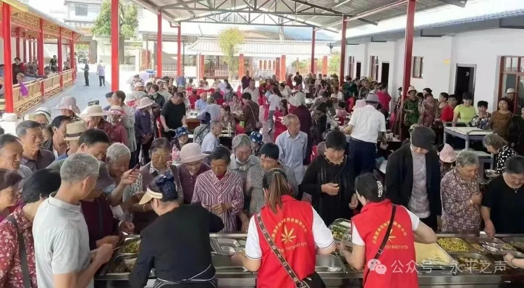 龙盘社区老年幸福食堂：顿顿热乎饭菜任选，老年人为何纷纷点赞？  第2张