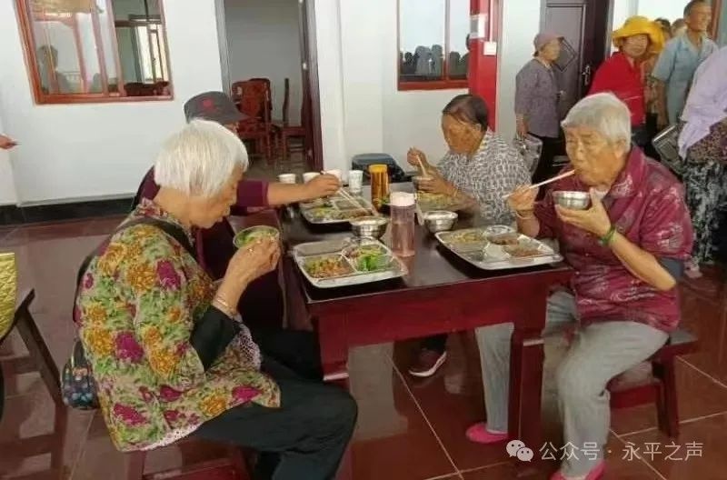 龙盘社区老年幸福食堂：顿顿热乎饭菜任选，老年人为何纷纷点赞？  第4张