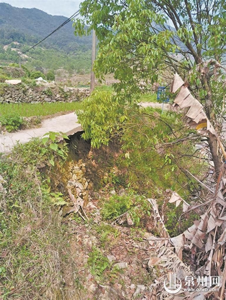 南安这条60米溪道塌陷两年无人修！村民安全谁来保障？