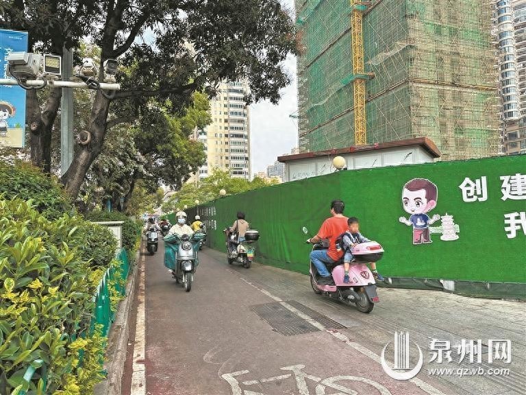 津淮街工地围挡何时能拆？上班族堵车苦不堪言