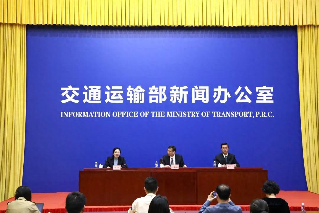 一季度货运量飙升4.9%！快递业务量突破451亿件，交通运输如何助力经济腾飞？