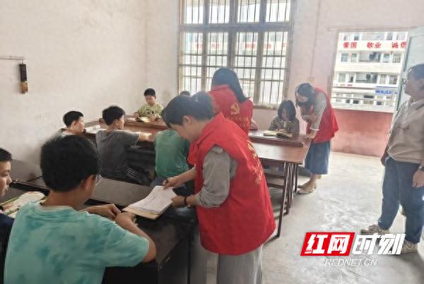 你知道吗？湖泉中学这场读书日活动竟让学生们如此疯狂  第1张