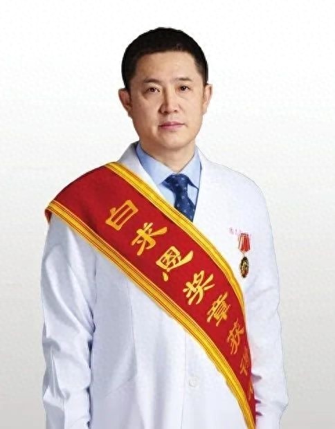 深夜驱车5小时，他为何在蜿蜒山路上疾驰？这位神经外科主任的故事让人泪目