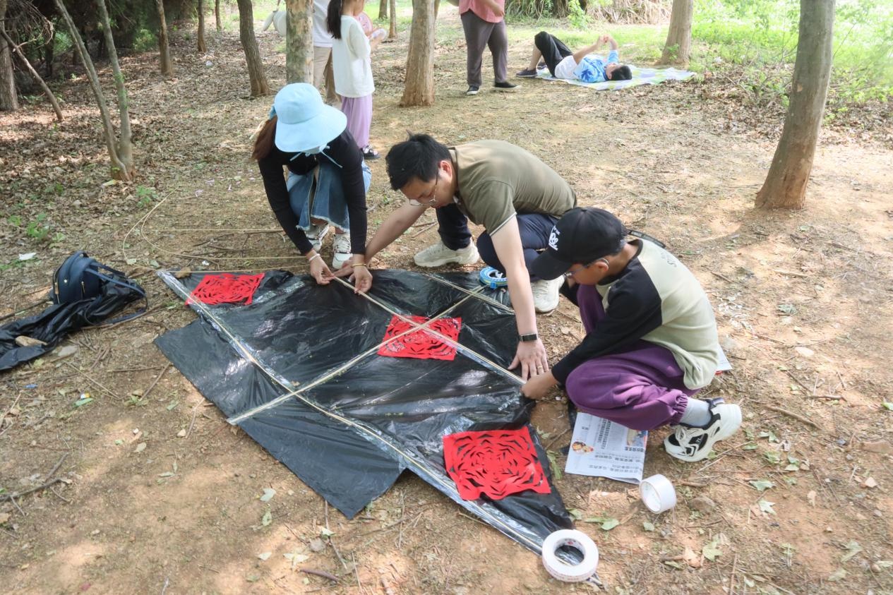 废报纸变身创意风筝？佛祖岭街道这场活动让环保理念飞得更高  第2张