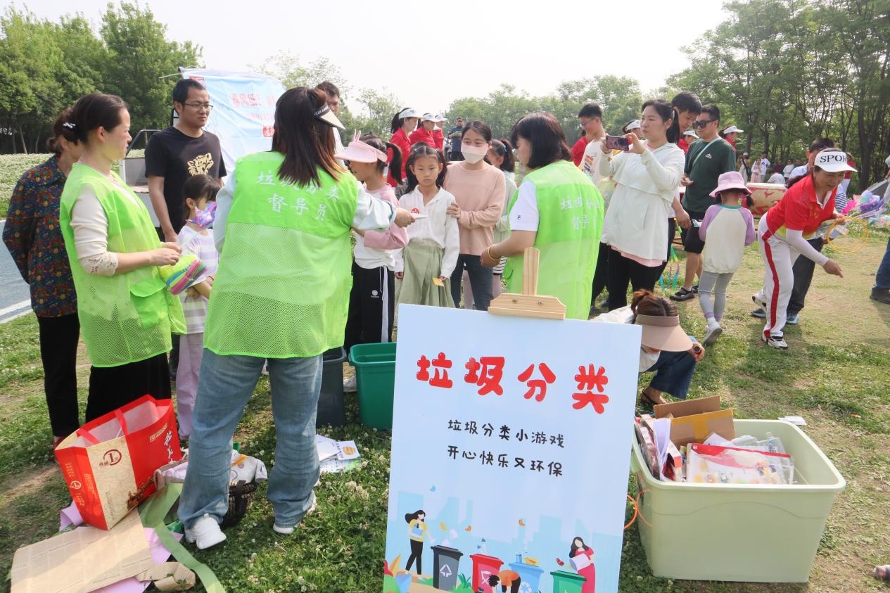 废报纸变身创意风筝？佛祖岭街道这场活动让环保理念飞得更高  第3张