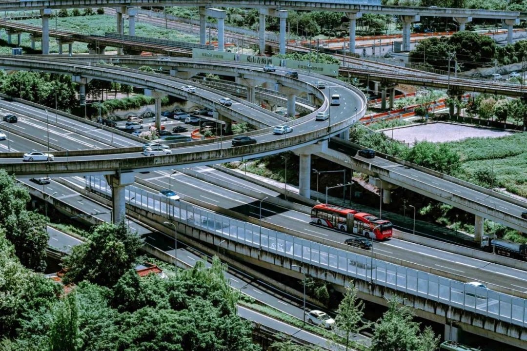 成都夜间公交大调整！10条新线路覆盖全城，你的出行更方便了吗？