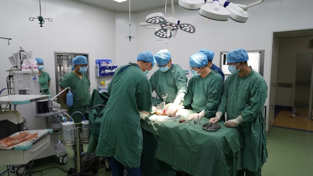 上海名医团队进驻绥江！家门口就能享受顶级医疗服务，你准备好了吗？  第2张