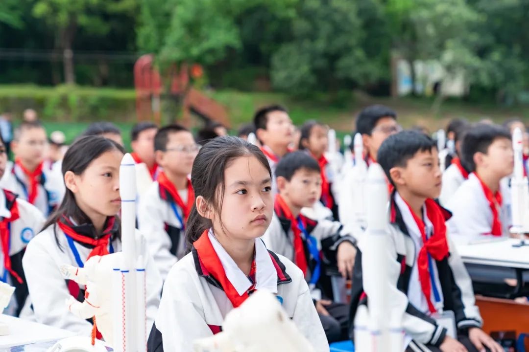 中国航天日震撼来袭！100多名小学生如何共赴星辰大海的奇妙探索？  第3张