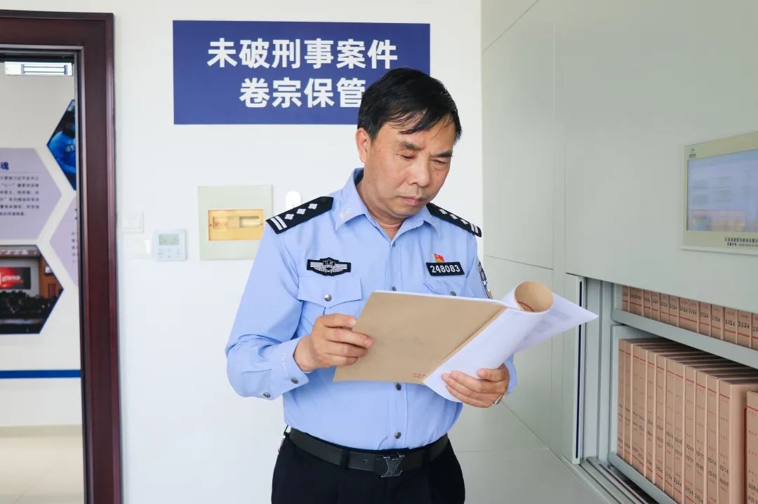 36年坚守法制一线！这位老民警纠正上万执法瑕疵，他是如何做到的？  第2张