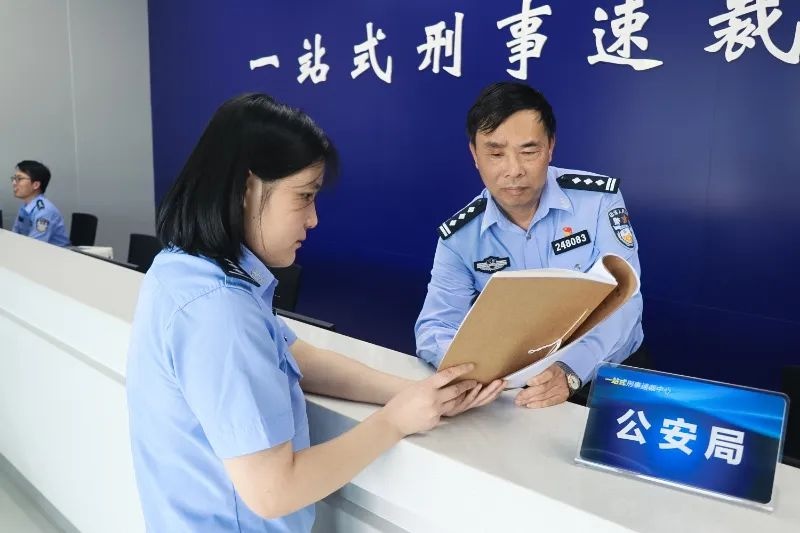 36年坚守法制一线！这位老民警纠正上万执法瑕疵，他是如何做到的？  第4张