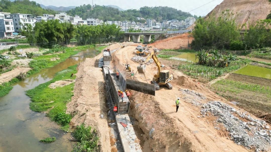 怀乡公路改造二期工程进展如何？0.78千米西段与0.75千米东段同步施工中
