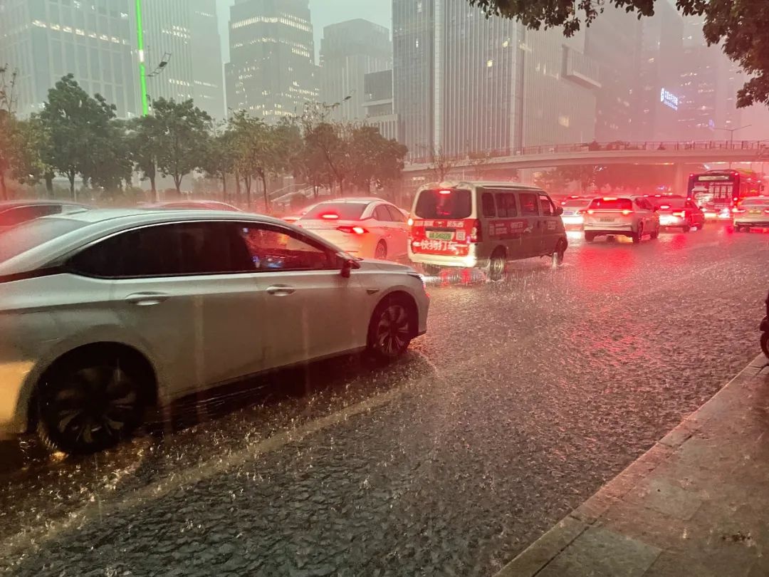 广州暴雨来袭！你的下班路被淹了吗？  第2张