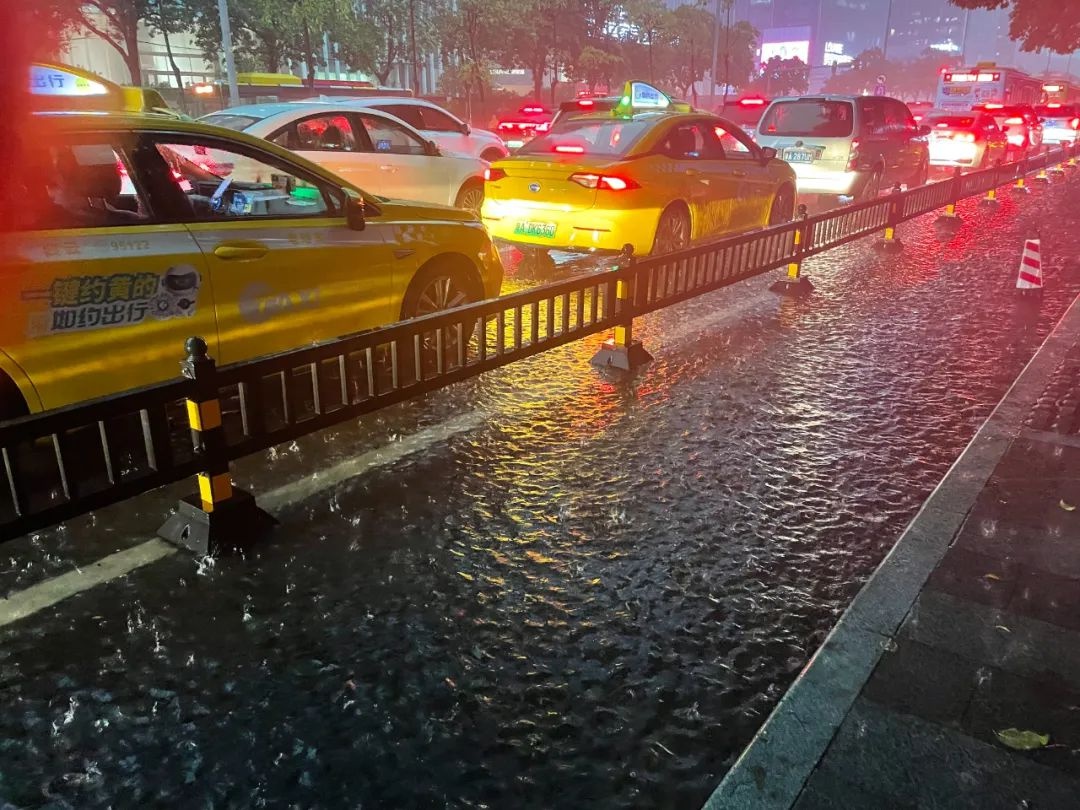 广州暴雨来袭！你的下班路被淹了吗？  第4张