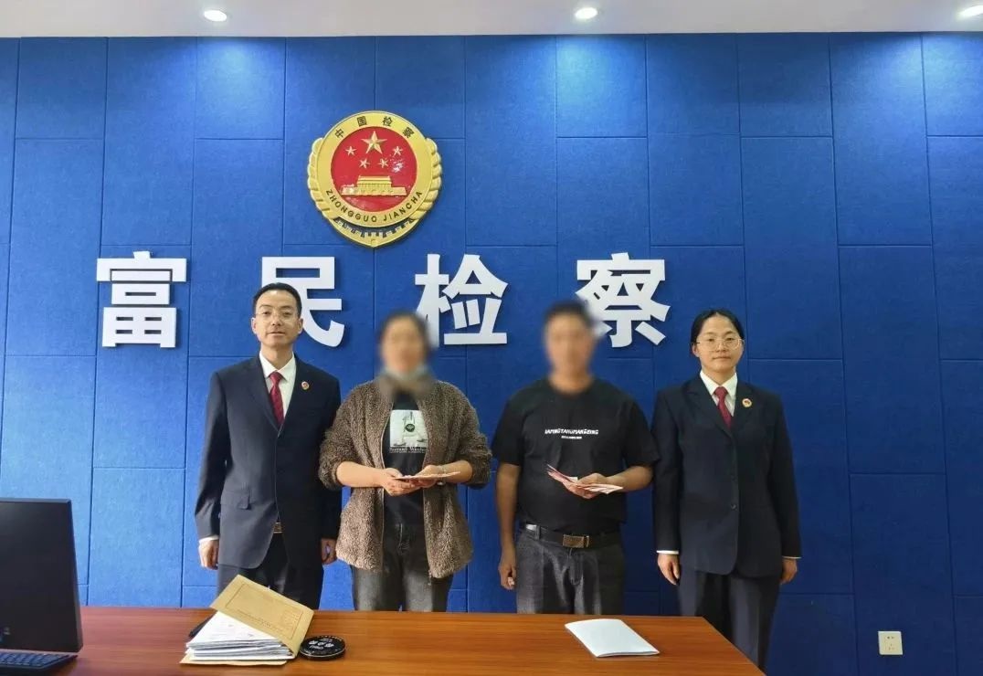 拖欠工资近两年，检察官出手追回！快递小哥的锦旗背后藏着什么故事？  第2张