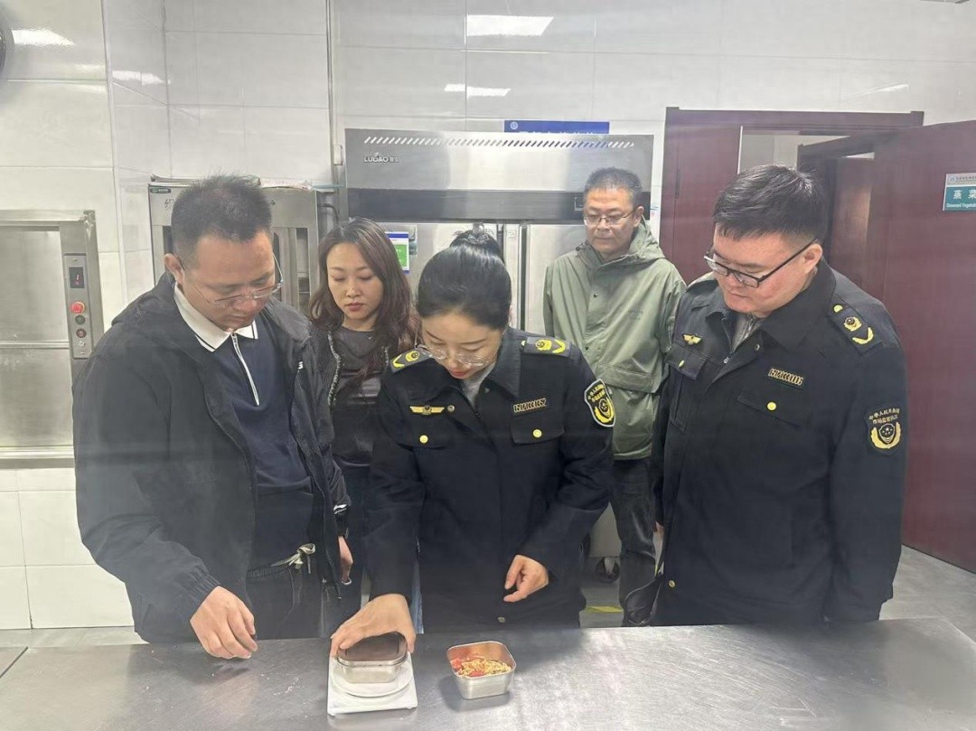 包钢医院食堂安全大检查！你的用餐安全有保障了吗？