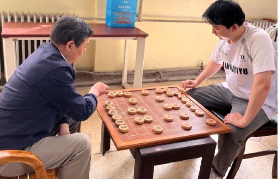 北二环西社区与铁道大学联手举办棋艺盛宴，你参与了吗？  第2张