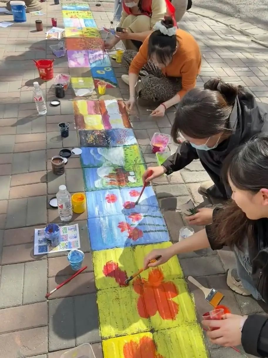 彩绘盲道：暖心创意还是隐形危险？独臂少女的善举引发全国热议  第2张