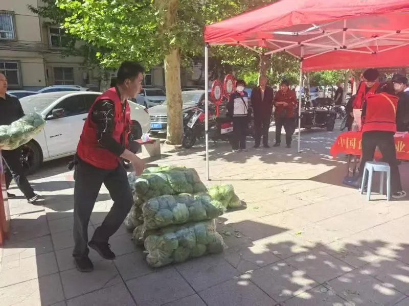 敬老送温暖！长安区三大社区联手爱心企业，60岁以上老人免费领蔬菜，你家的老人领到了吗？  第2张
